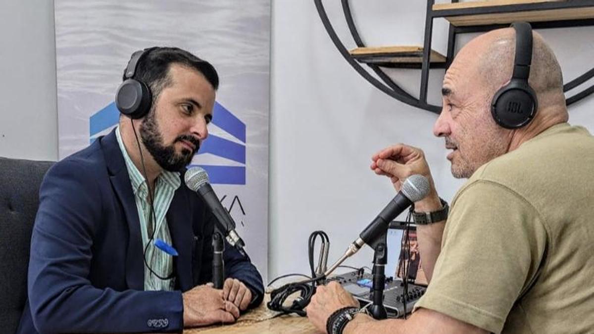 José Luis Reina, junto a Gonzalo Mejías durante la entrevista.