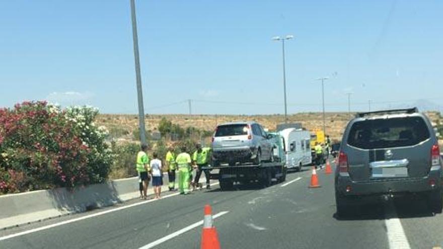 Dos heridos en un siniestro al salirse su motocicleta  de la vía en la Ronda Sur