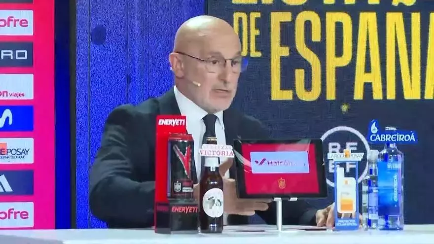 Joan Garcia, Eric Garcia y Pubill, en una lista del Mundial sin Huijsen
