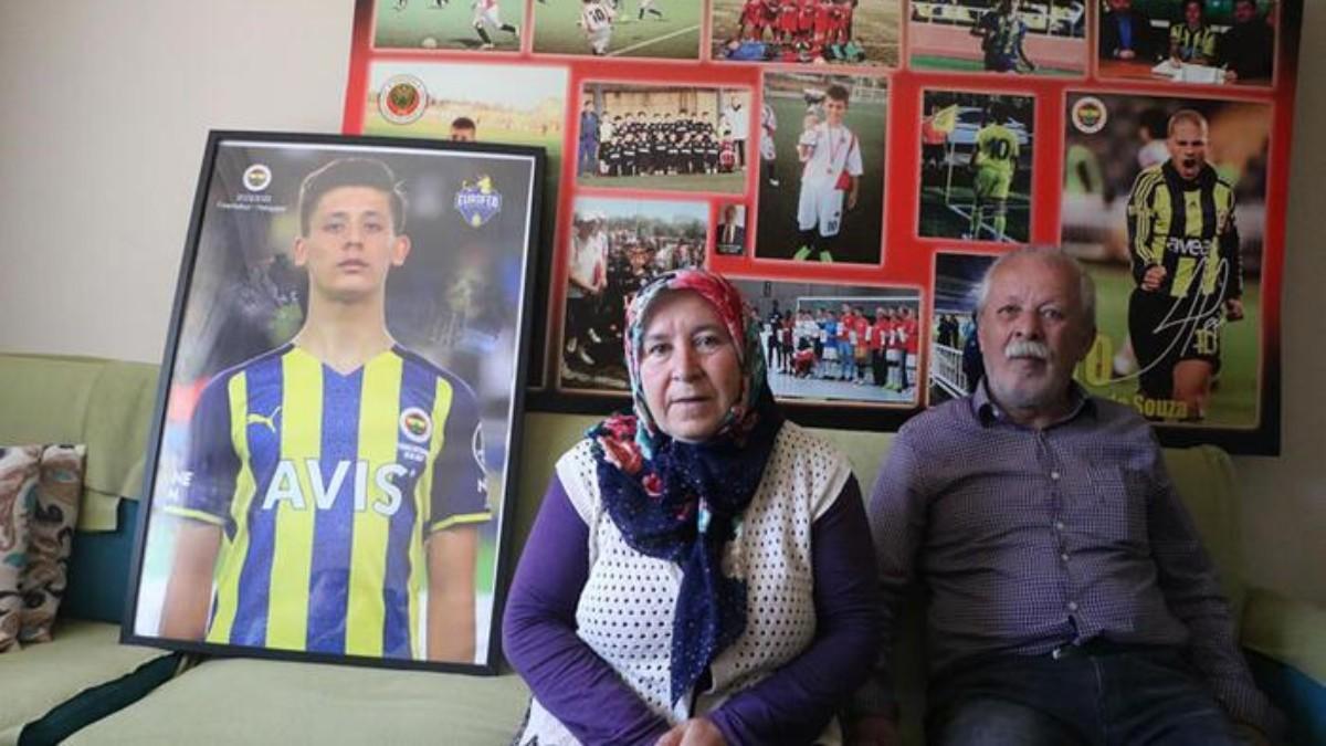 Los abuelos de Arda Güler, con una foto de su nieto