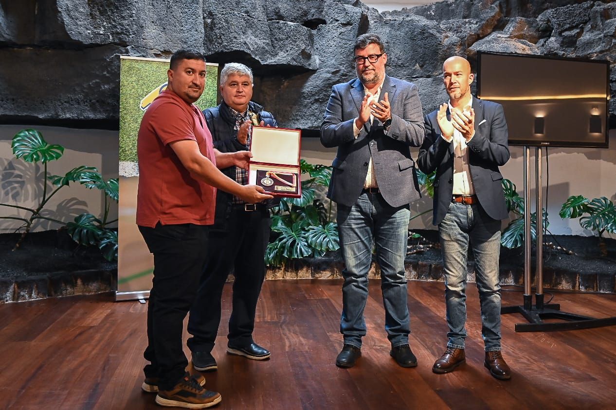 Medalla de Oro para el San Bartolomé C. F. por su 50º aniversario