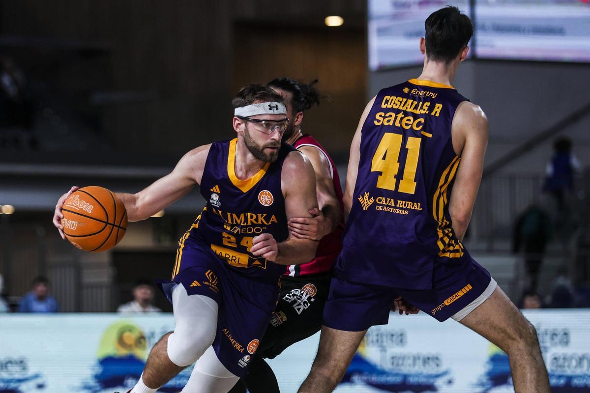 EN IMÁGENES: El Alimerka Oviedo Baloncesto se impone por 92-80 al Caesa Cartagena en el Palacio de los Deportes