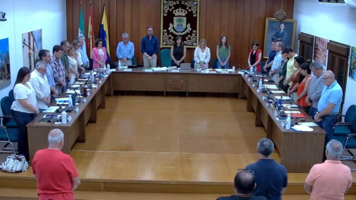 La Corporación municipal de Palma del Río guarda un minuto de silencio por las víctimas de la violencia machista.