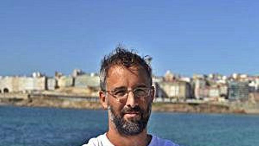 El astrofísico José Antonio Caballero, ayer, en Riazor.