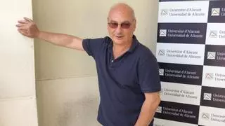 Francis Mojica: "El Nobel de Química habría dado un empuje a la investigación española"
