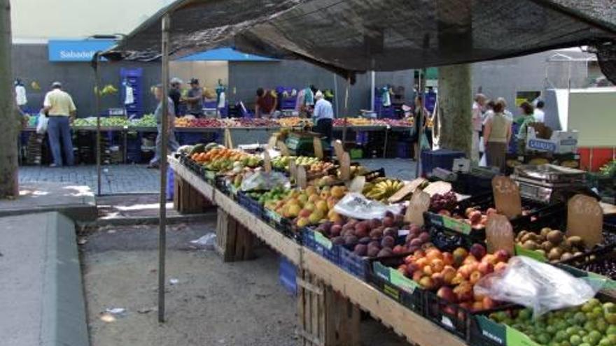 Parada de fruita i de verdura entre el Firal i el Firal petit.