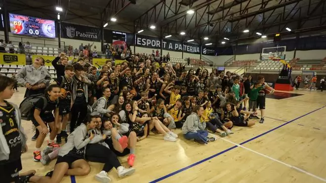 Las mejores imágenes de la celebración del triunfo de la Cordà de Paterna que da acceso al playoff de ascenso