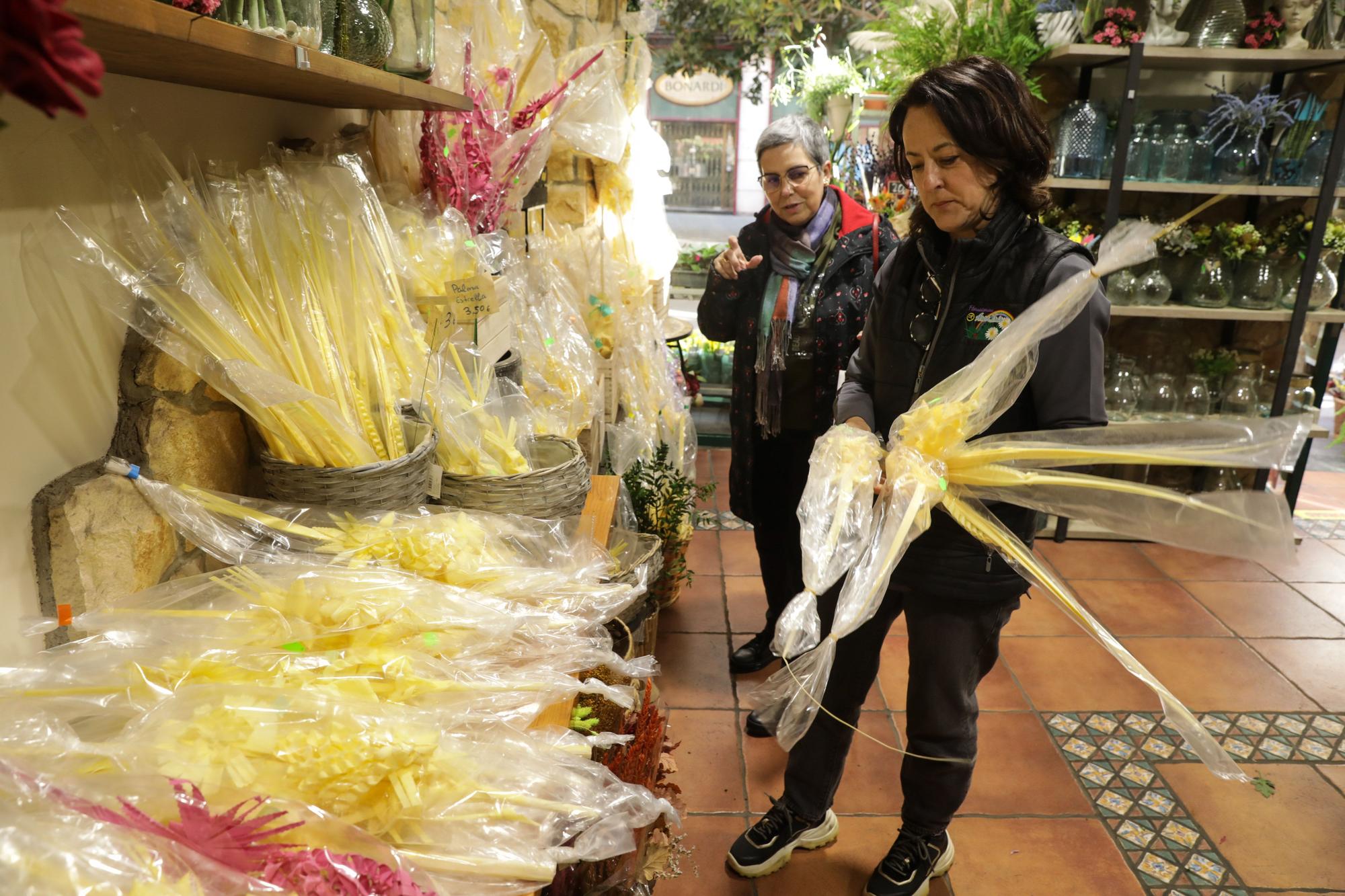 En imágenes: Las floristerías se llevan la palma en Semana Santa