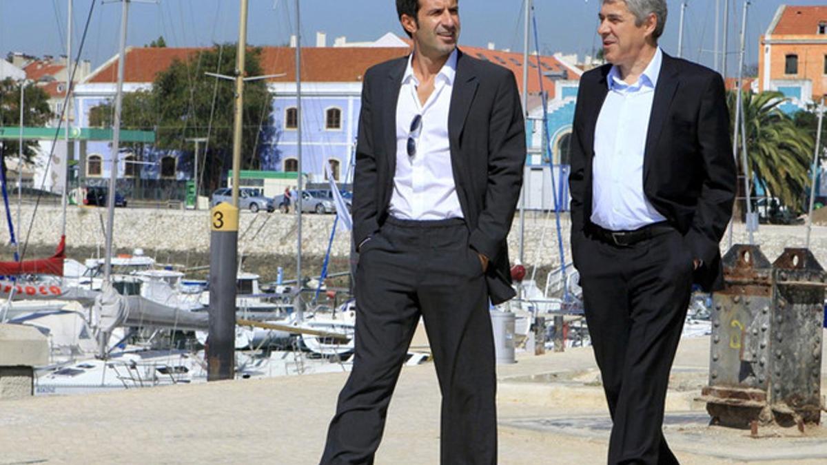 Figo paseando con el ex presidente Sócrates en el año 2009