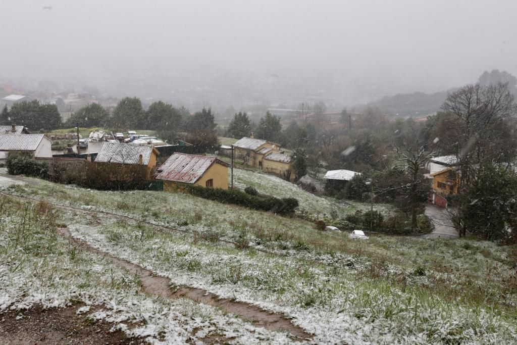 EN IMÁGENES: La borrasca Juliette lleva la nieve casi hasta la costa en Asturias