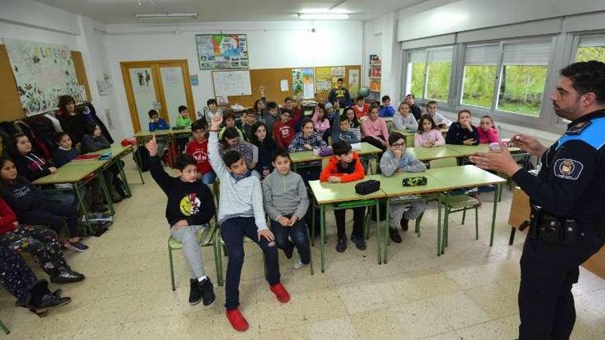 Alumnos del Isidora Riestra, en la clase de Educación Vial. // G. Santos