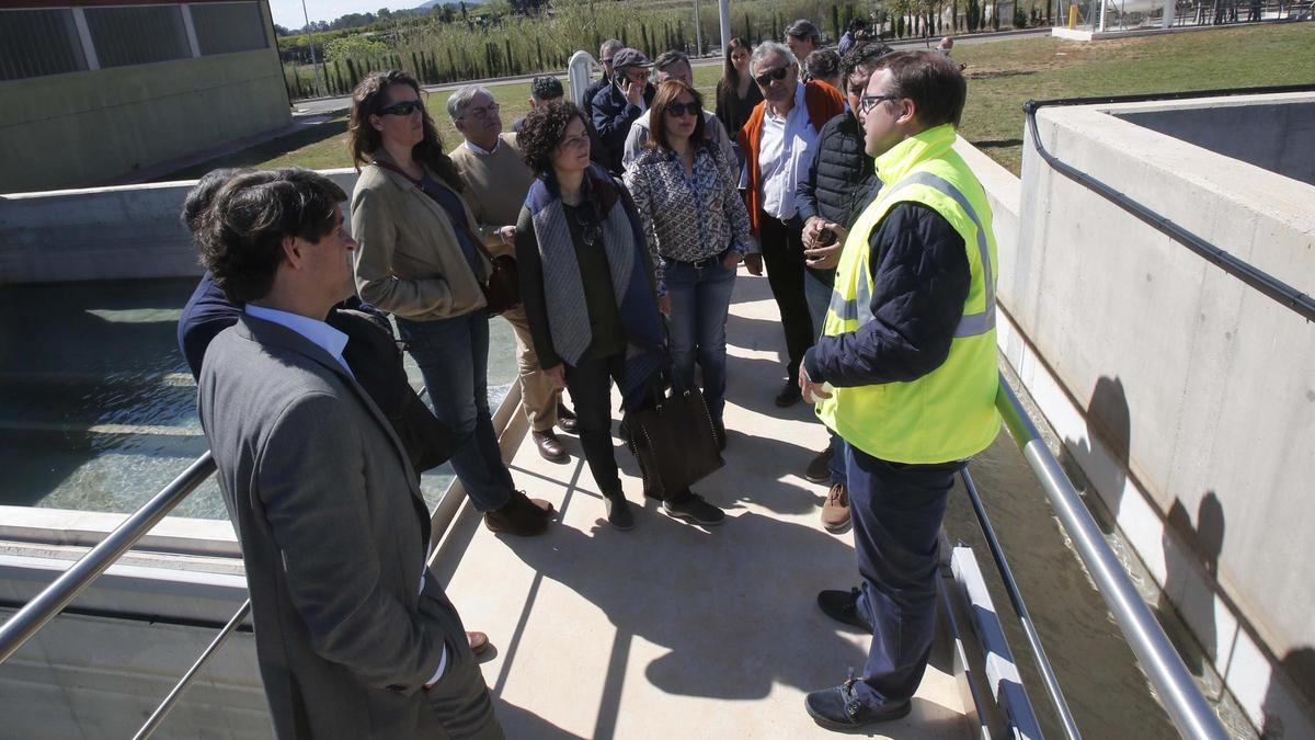 Visita institucional a la Estación de Tratamiento de Agua Potable de la Ribera, en una imagen de archivo.