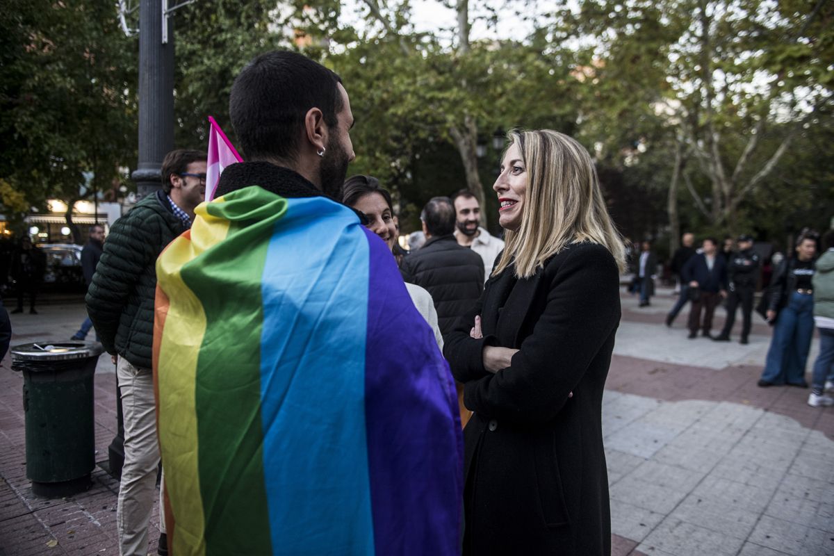 Fotogalería | Así fue la concentración en defensa de los derechos LGBTI en Cáceres