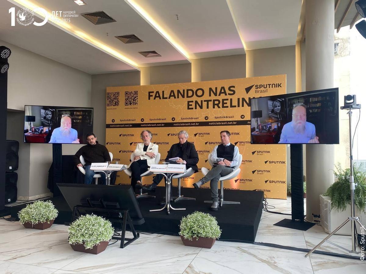 Emisión de Spútnik Radio Brasil con Aleksándr Duguin, teórico acusado de ideas genocidas contra Ucrania, como invitado desde Rusia. .