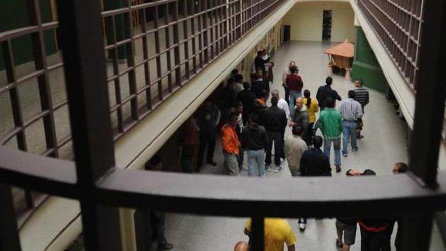 Detienen a uno de los dos presos fugados de la cárcel de Asturias