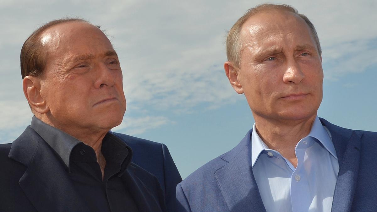 Berlusconi y Putin en una imagen de 2015, durante una visita del primero a Sevastopol.