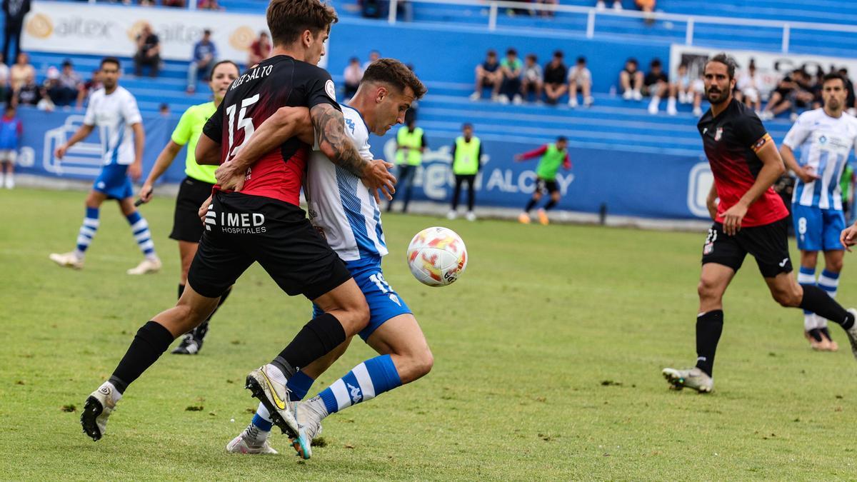 Instante del duelo entre Alcoyano y La Nucía