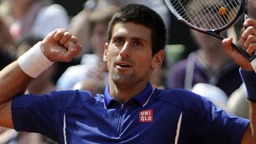 Novak Djokovic celebra su partido.