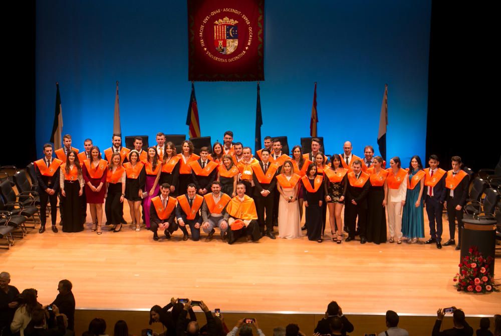 Graduación de alumnos de la Facultad de Económicas