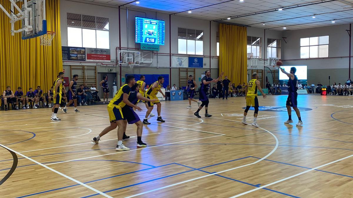 Una imagen del partido de este viernes entre Palmer Basket Mallorca y Proinbeni UpB Gandia