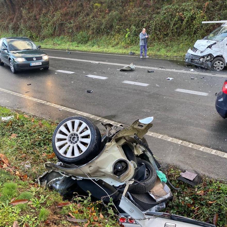 Uno de los vehículos implicados en el accidente de Toedo.