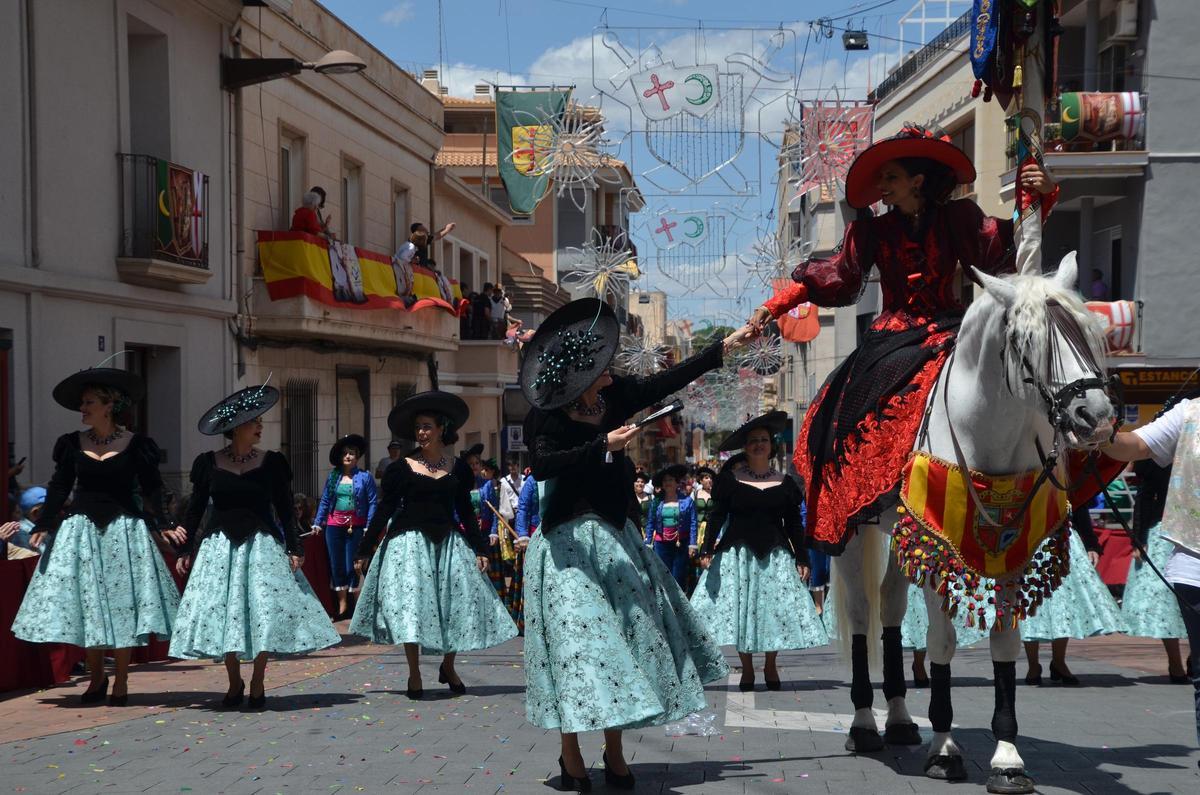 Así ha sido la Entrada Cristiana de los Moros y Cristianos de Petrer