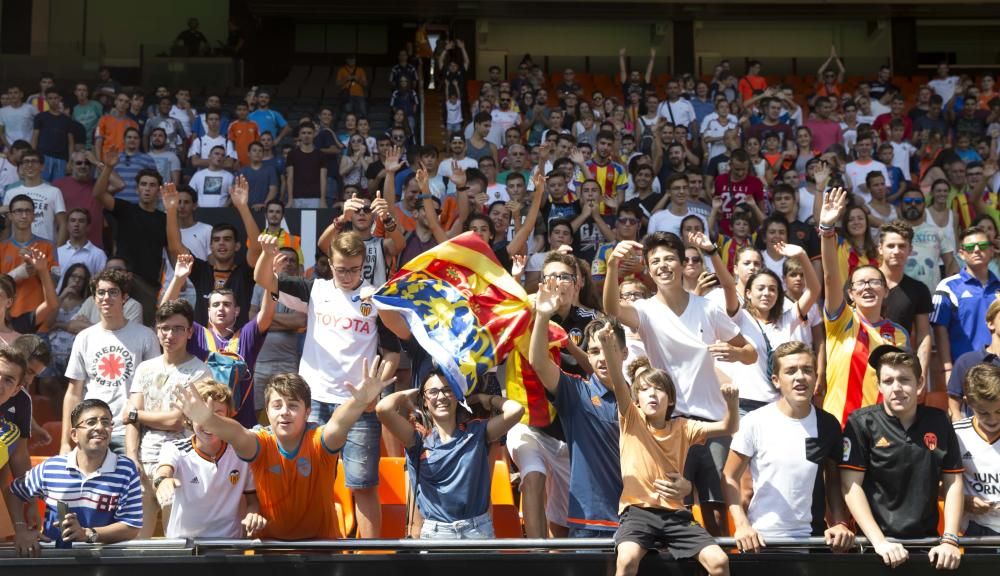 Munir, presentado con el Valencia CF