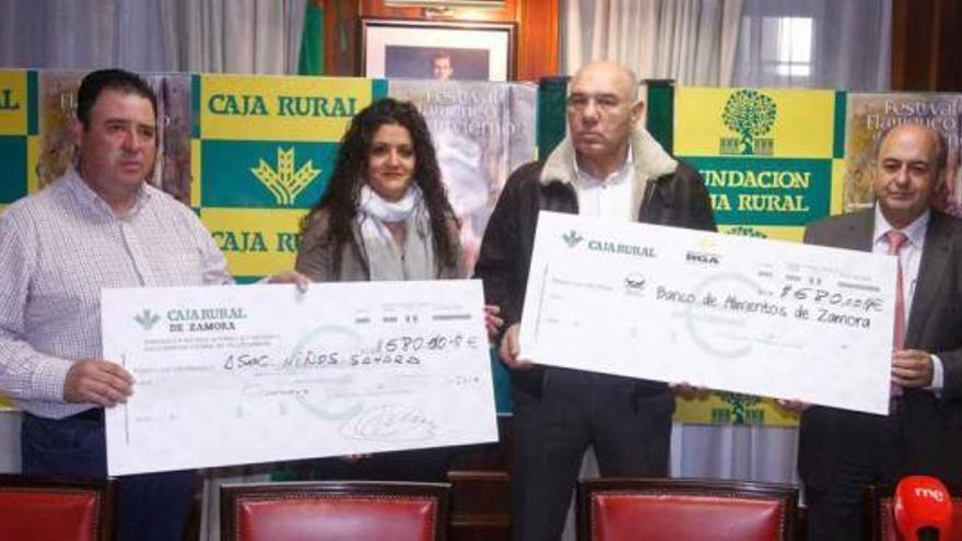 Entrega de cheques a la asociaciones Zamora con el Sáhara y Banco de Alimentos.