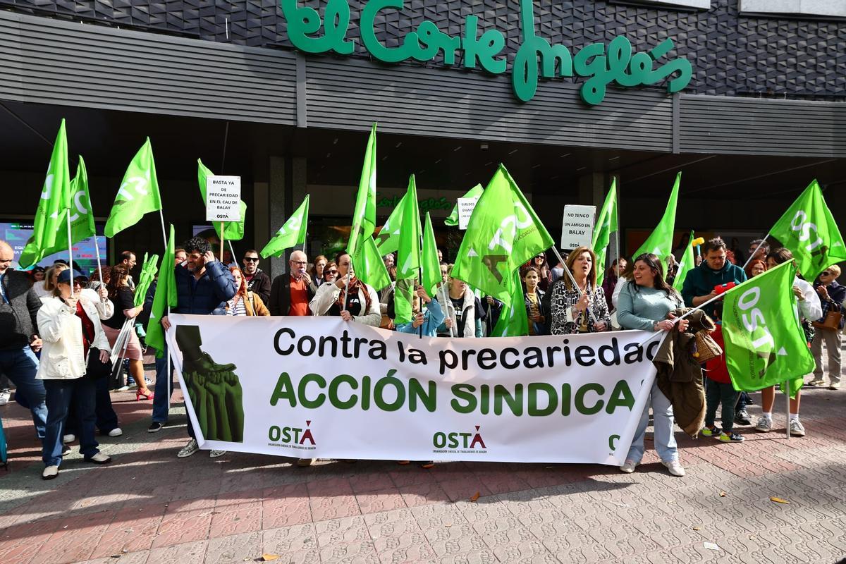 En imágenes I Protesta de los trabajadores de BSH Atención al Usuario en Zaragoza