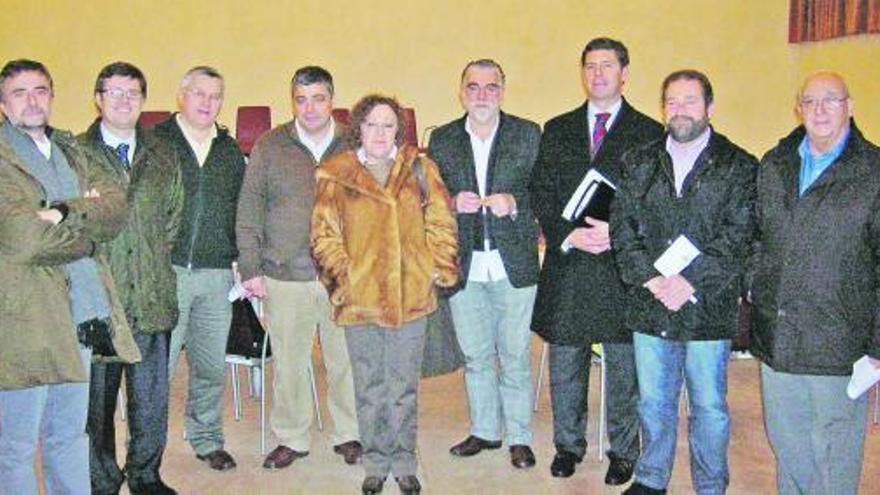 Los patronos de la Fundación de la Sidra, ayer, antes de la reunión, en el Museo de la Sidra.