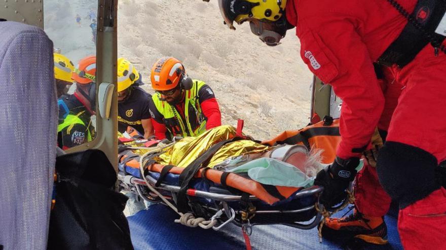 Rescate en helicóptero de un turista inglés que sufrió un síncope en Mogán