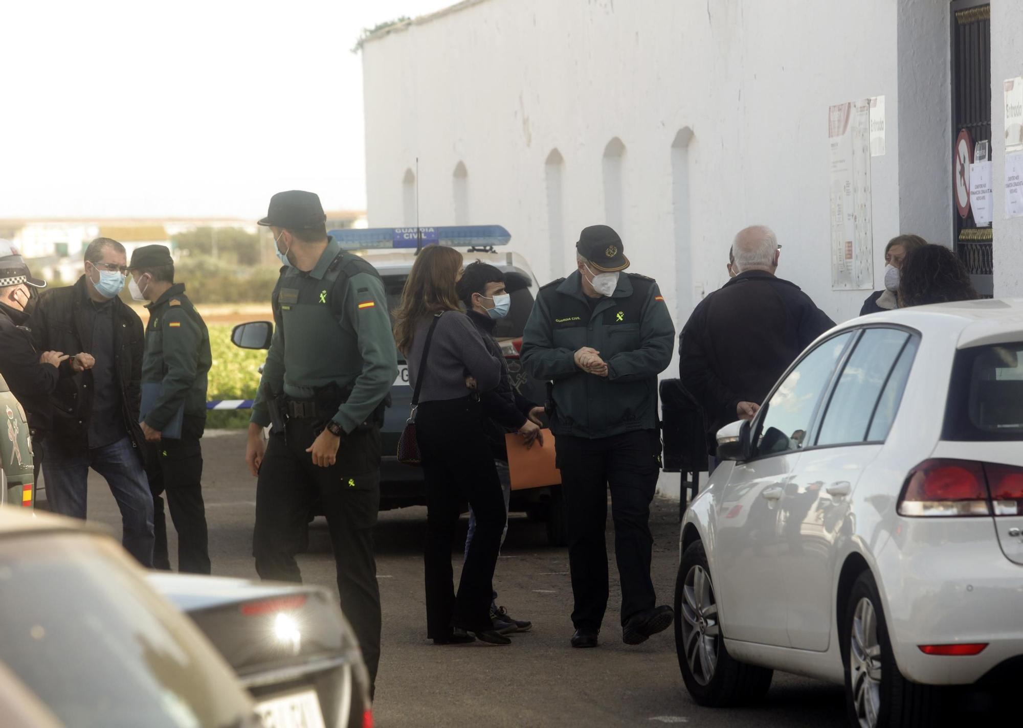 Profanan una veintena de tumbas en el cementerio de Paiporta