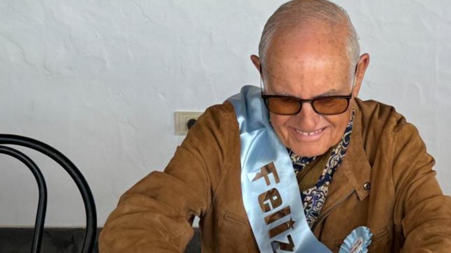 Domingo González Arroyo celebra sus 84 años arropado por la familia y amigos