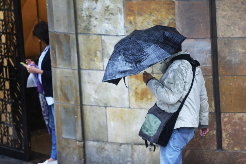 Temporal de lluvia y fuerte oleaje en Asturias