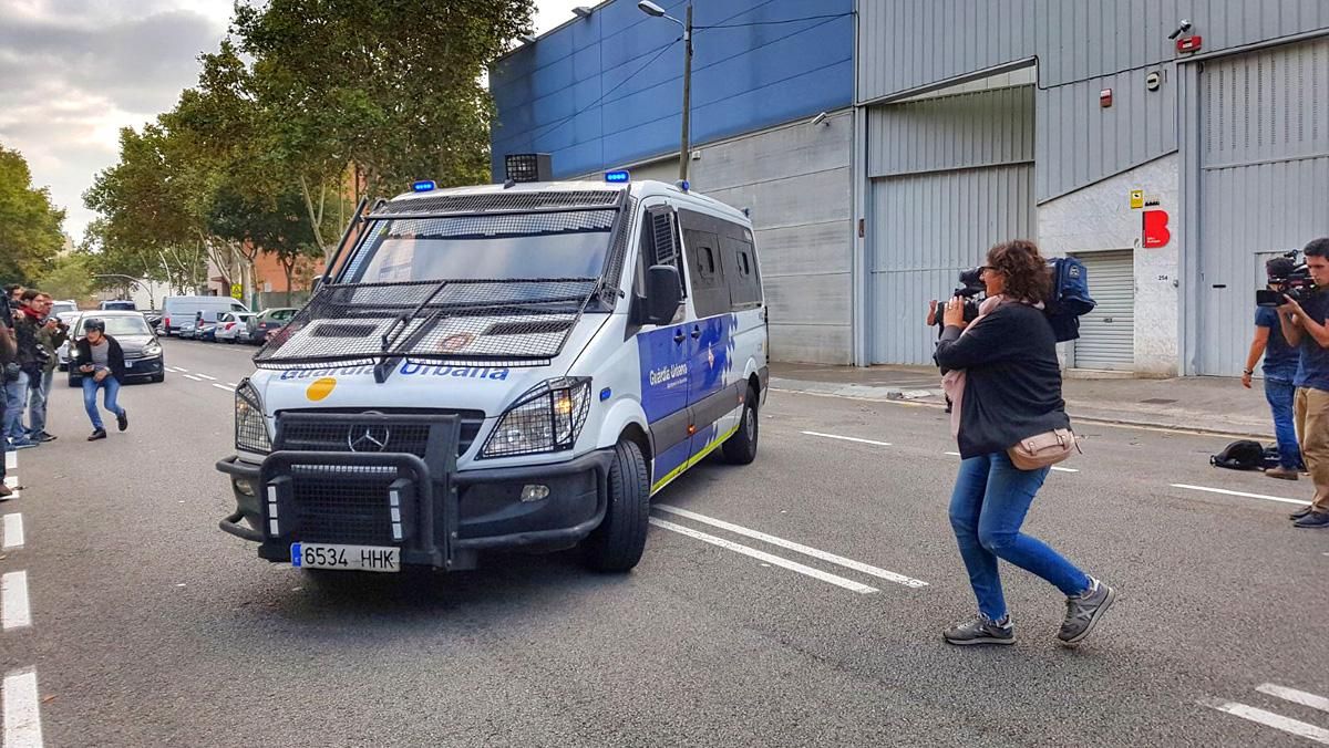 La Guàrdia Urbana vigila les urnes que sutilitzen en les eleccions