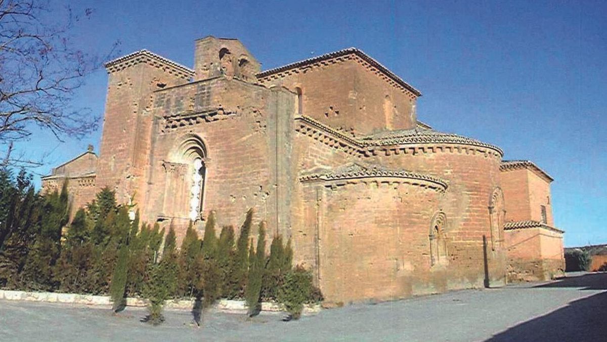 Arriba, las pinturas murales de Sijena expuestas en el Museo Nacional de Arte de Cataluña (MNAC). Sobre estas líneas, el Monasterio de Sijena. Abajo detalle de los frescos | Europa Press04/08/2012 Monasterio de Sijena. La consejera de Educación, Cultura y Deportes del Gobierno de Aragón, Mayte Pérez, ha afirmado este jueves que, "después de las últimas obras", la Sala Capitular del Real Monasterio de Villanueva de Sijena (Huesca) "cumple absolutamente de sobra" las condiciones necesarias para albergar las pinturas murales que están depositadas en el Museo Nacional de Arte de Cataluña (MNAC). HUESCA CULTURA ARAGÓN ESPAÑA EUROPA DGA monasterio sijena
