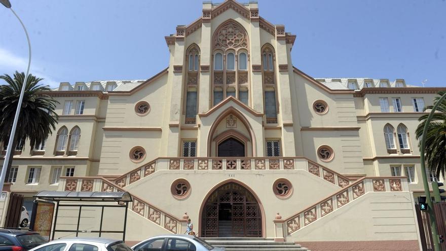 Un padre denuncia que un desconocido intentó llevarse a su hija a la salida del colegio en A Coruña