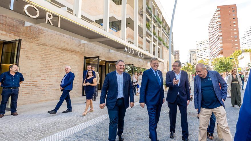 Ximo Puig visita la primera fase construida del Centro Cultural de Benidorm junto al alcalde Toni Pérez