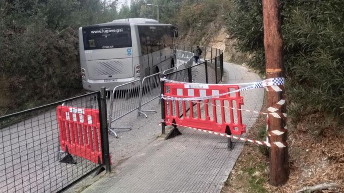 El pasillo provisional habilitado por derrumbamientos.