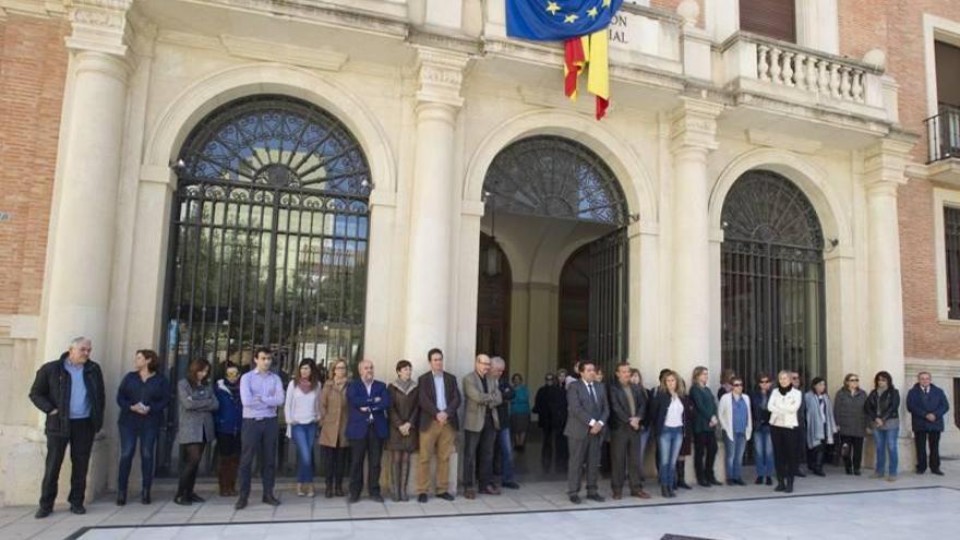 Castellón guarda silencio por las víctimas de los atentados de Bruselas