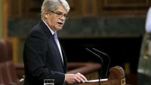 El ministro de Asuntos Exteriores, Alfonso Dastis, defendiendo el CETA en el Congreso.