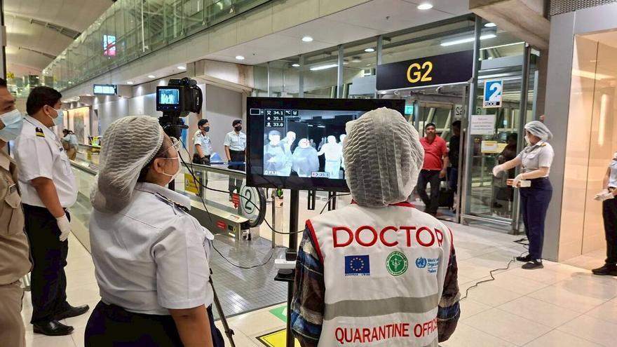 Asia se blinda contra el virus Nipah: escáneres térmicos e inspecciones visuales en los aeropuertos y controles en las fronteras