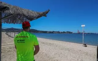 Las playas de Vilagarcía estrenan socorristas en una semana que será calurosa