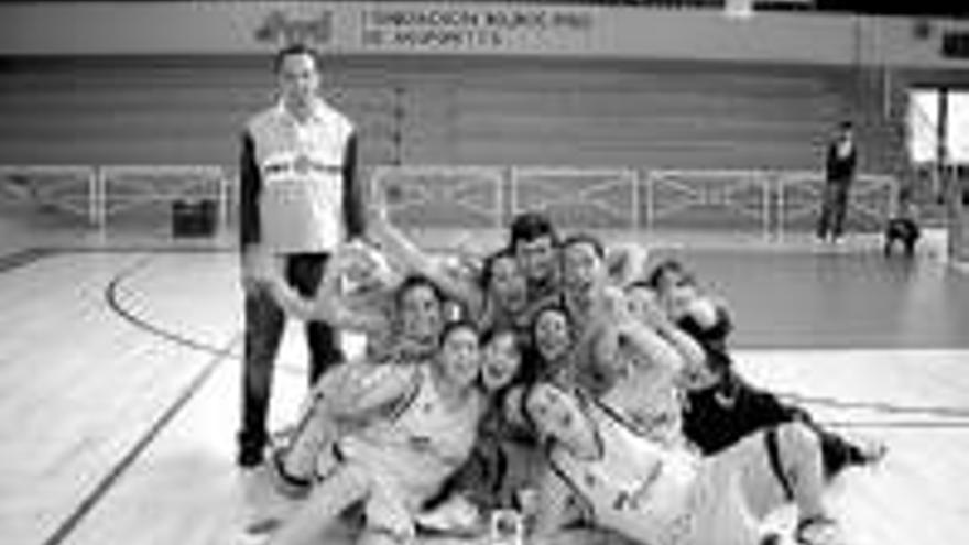El equipo junior del Agencia Serrano se ha proclamado campeón de Extremadura