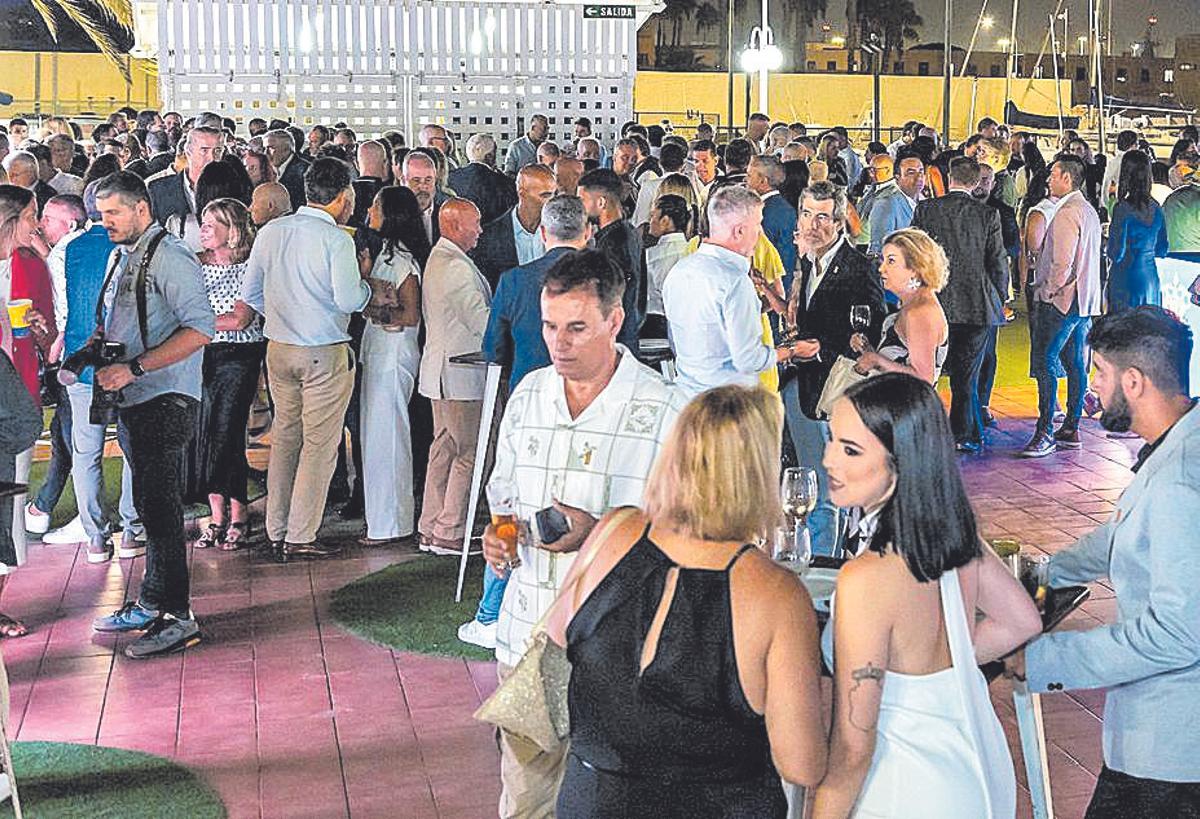 Muchos de los asistentes ayer al brindis ceremonial de la UD.