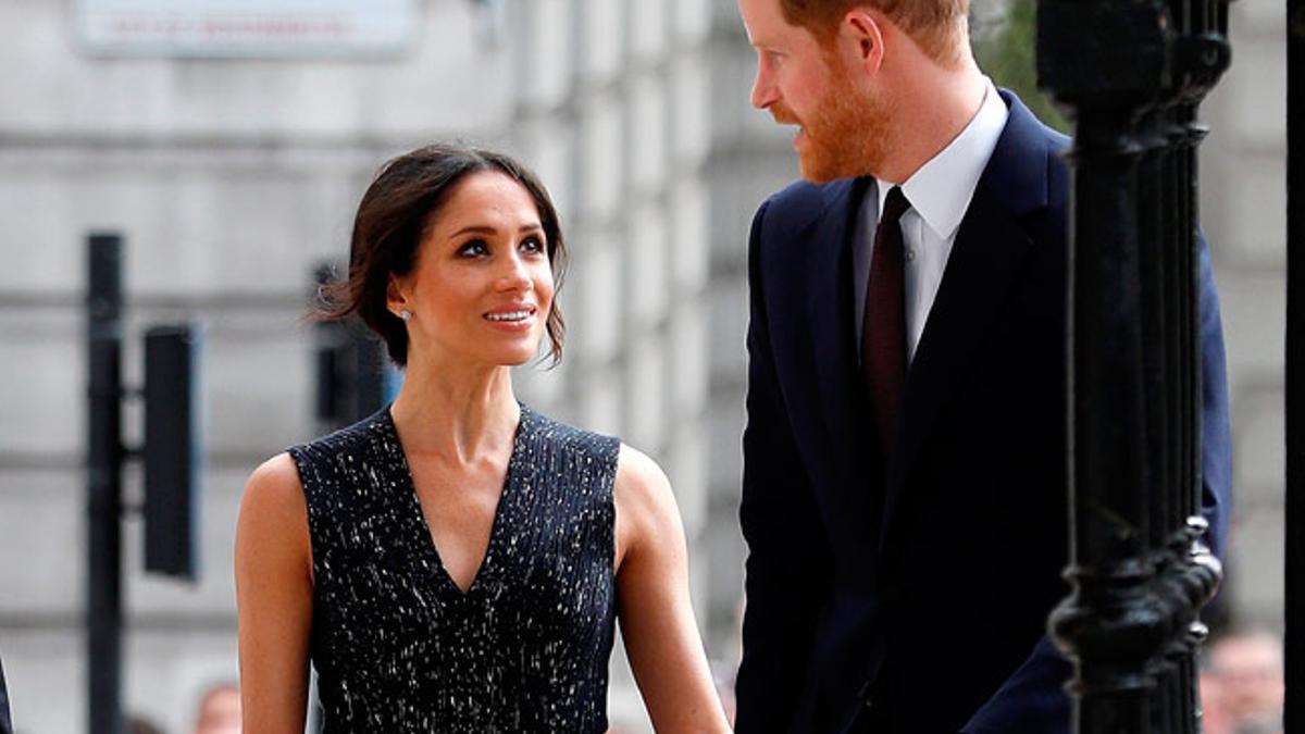 La mirada de Meghan Markle y el príncipe Harry en un acto religioso en Londres