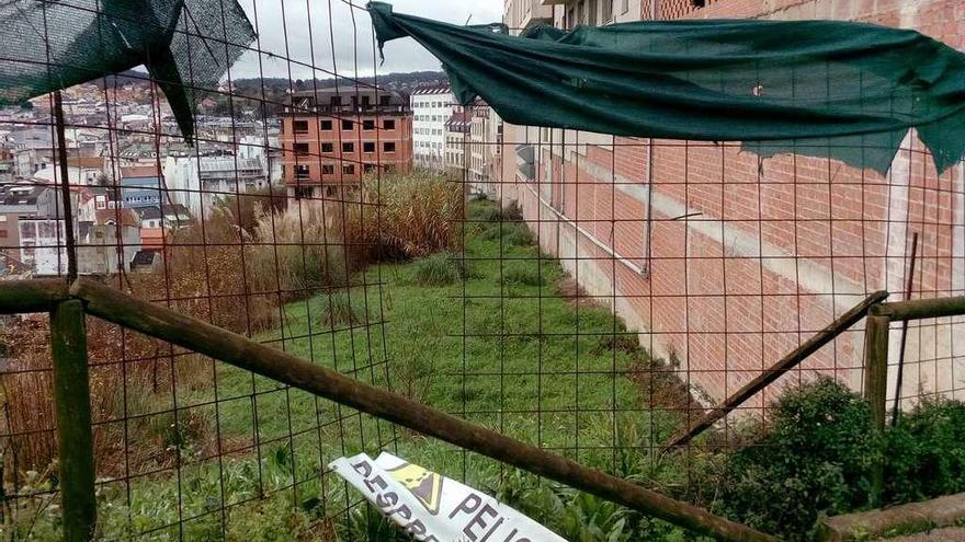 Edificios de la urbanización inconclusa de Párroco Villanueva, en Sada.