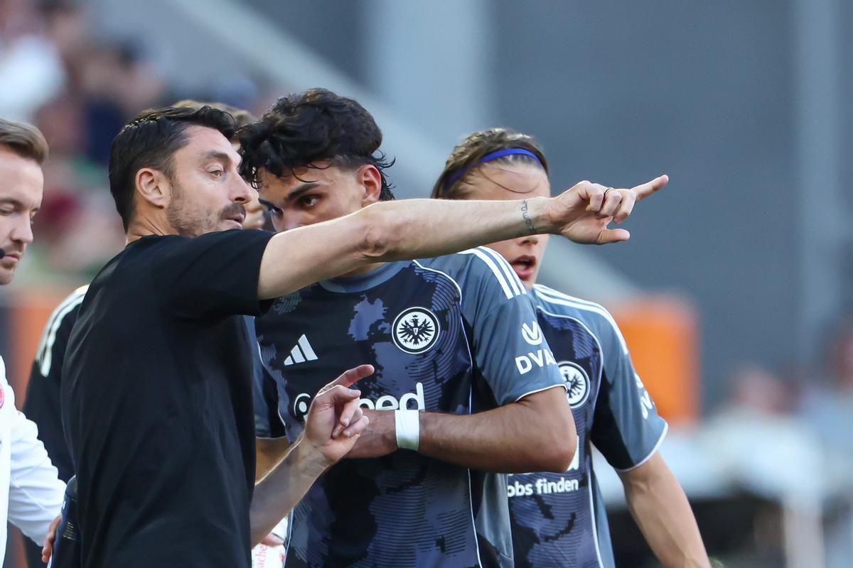 Albert Riera und Can Uzun.