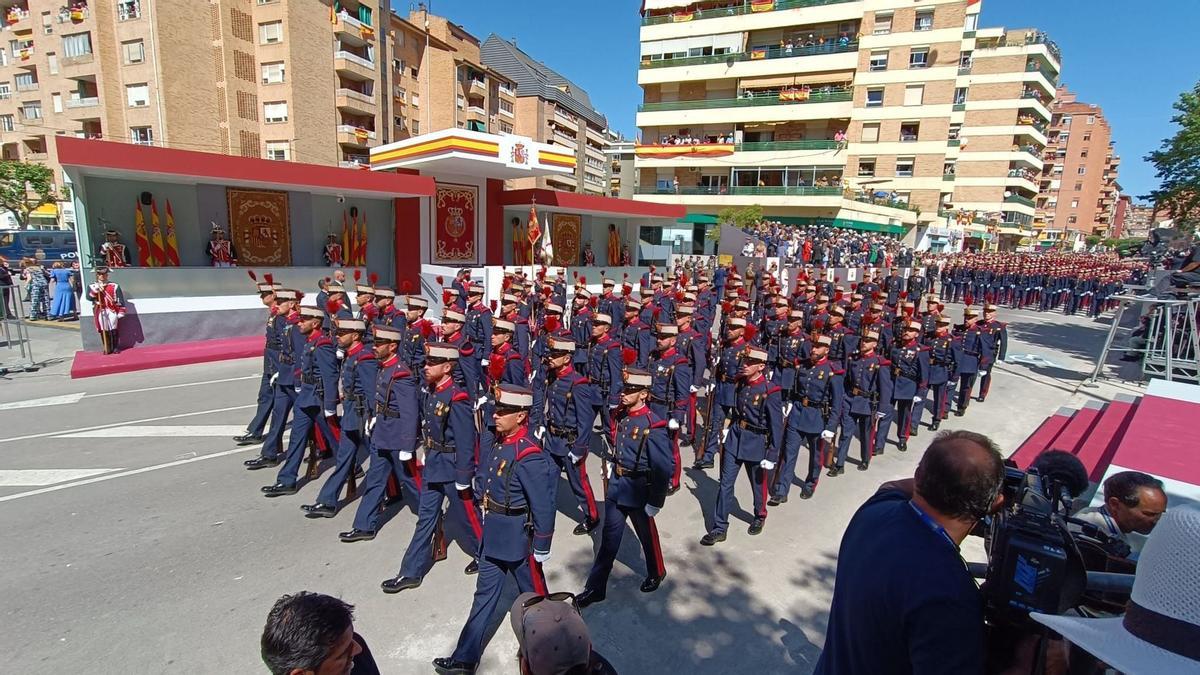 Desfile de las Fuerzas Armadas en Huesca.