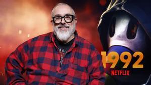 Álex de la Iglesia amb un cartell de ‘1992’, la minisèrie que estrena aquesta setmana a Netflix. | BLANCA MILLEZ / EFE